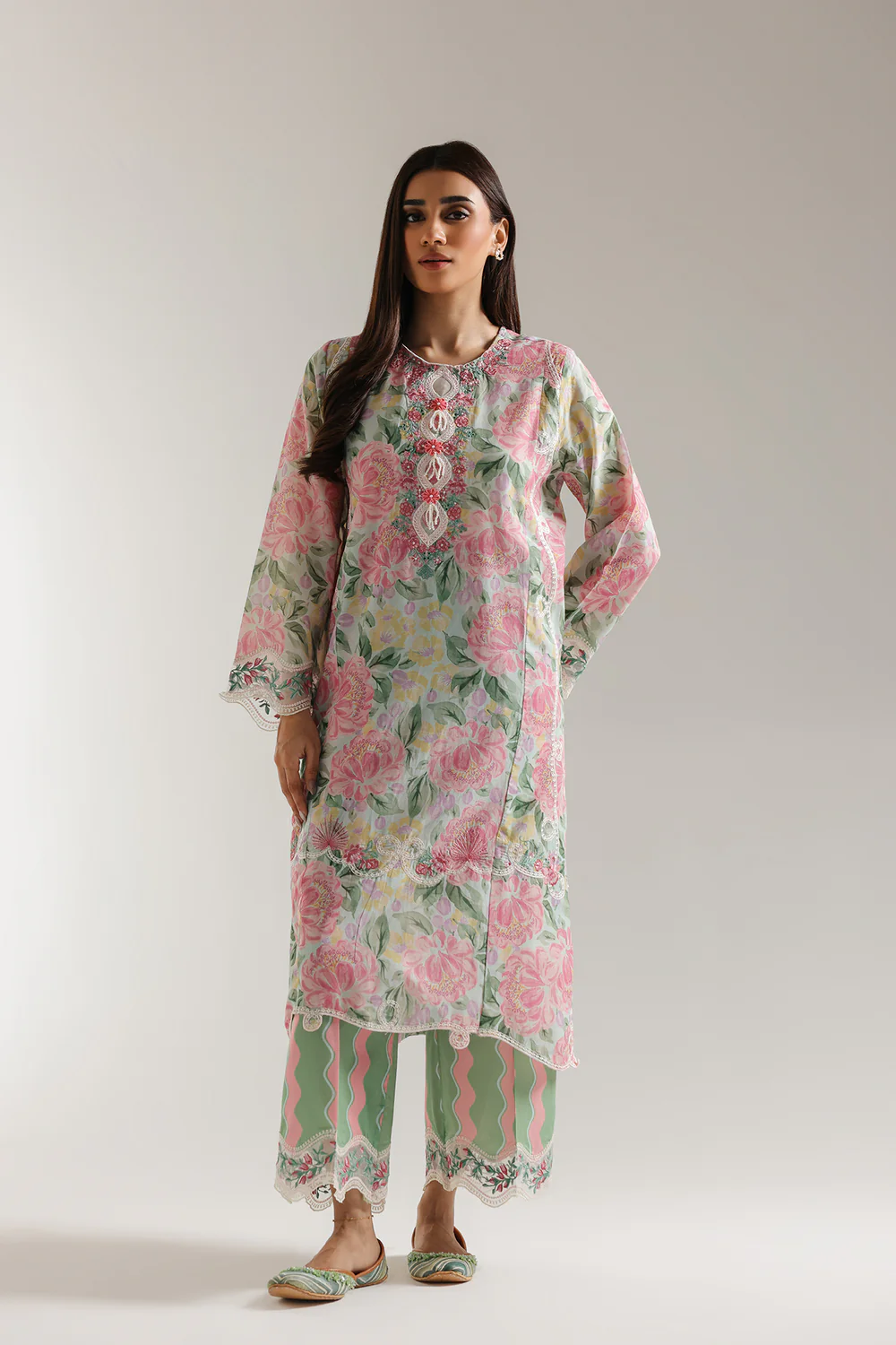 EMBROIDERED SUIT - Image 4