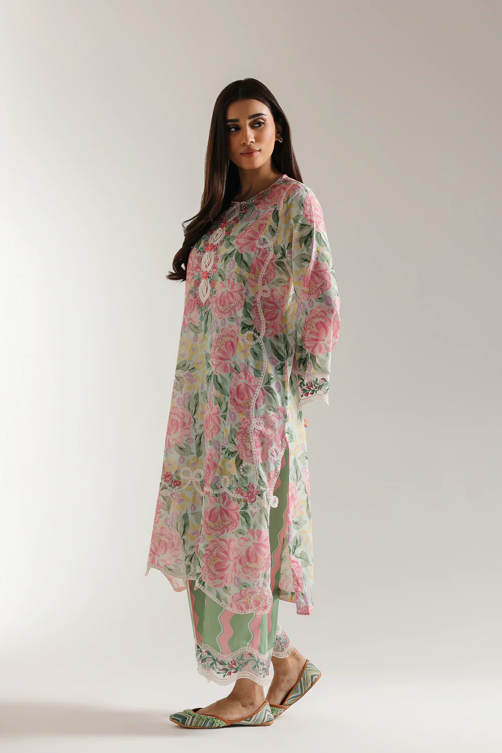 EMBROIDERED SUIT - Image 3