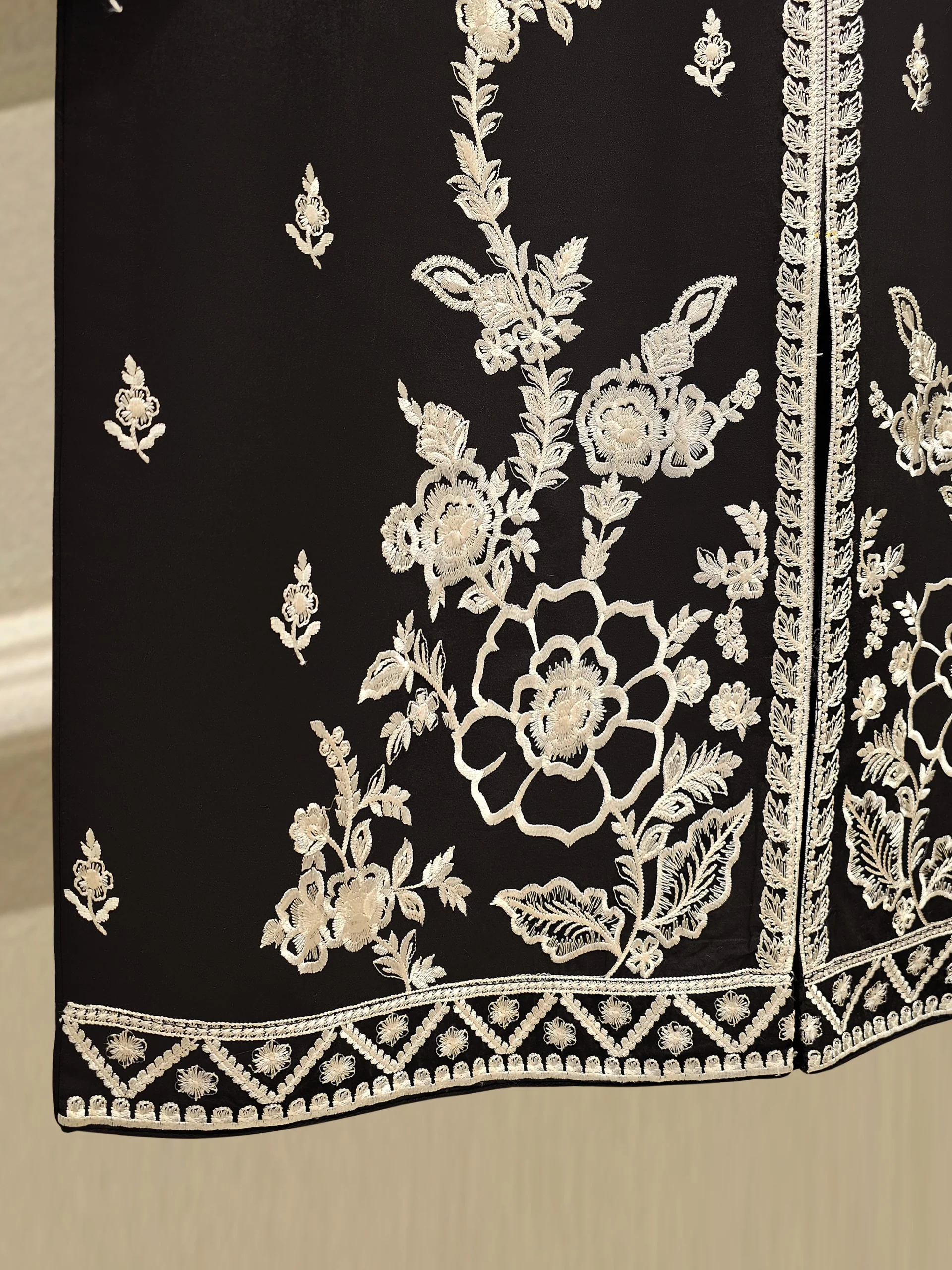 3 Piece - Embroidered Lawn Suit - Image 8