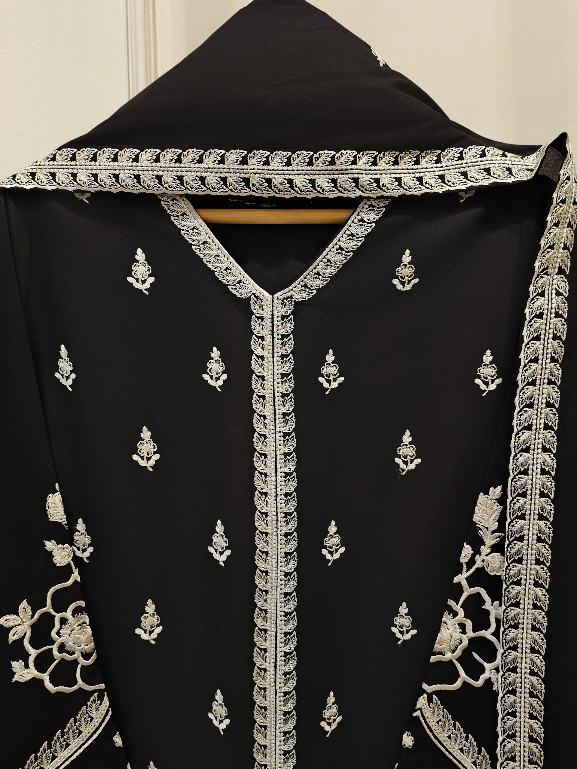 3 Piece - Embroidered Lawn Suit - Image 3