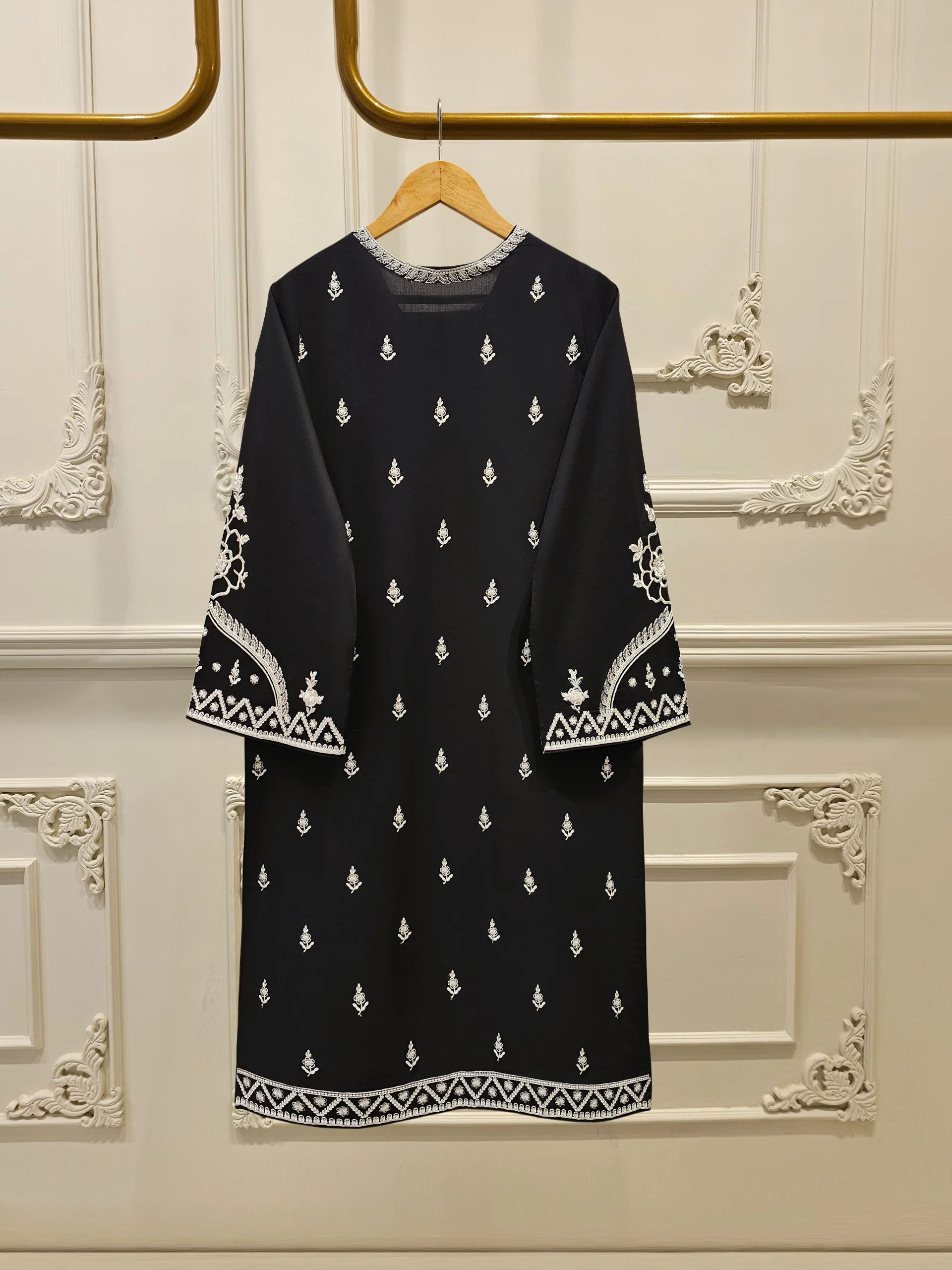 3 Piece - Embroidered Lawn Suit - Image 4