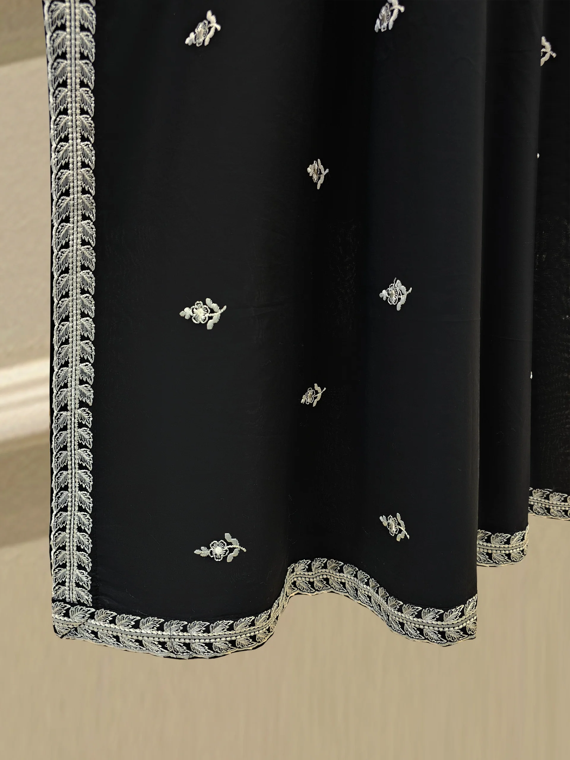 3 Piece - Embroidered Lawn Suit - Image 9