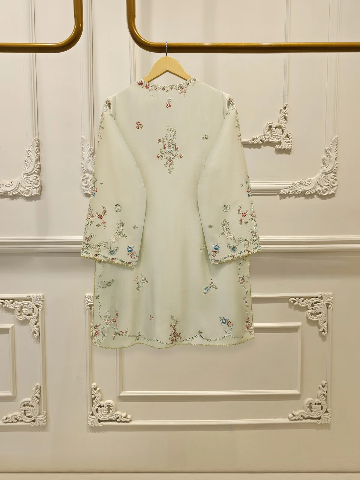 3 Piece- Pure Sheesha Silk Embroidered Suit - Image 5