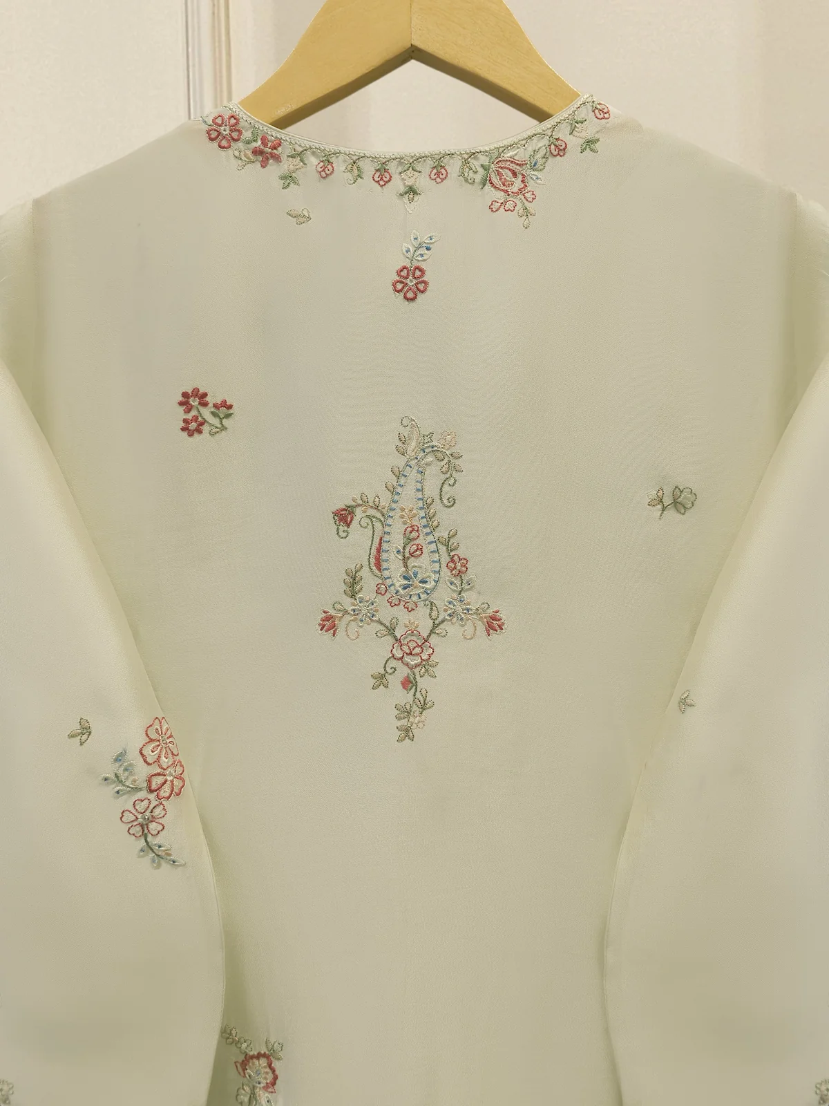 3 Piece- Pure Sheesha Silk Embroidered Suit - Image 4