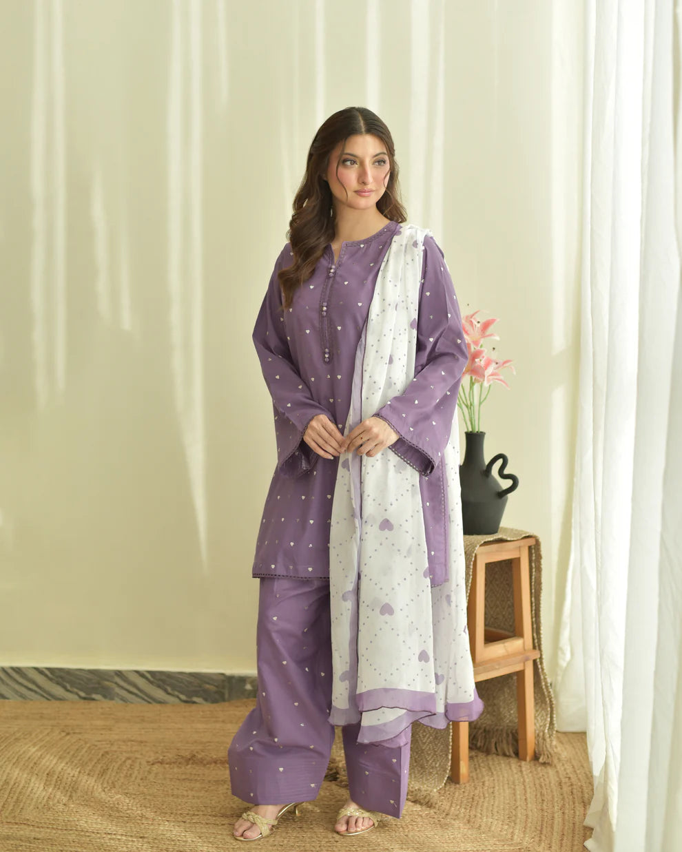 Purple Pakistani suit UAE: Dilara heart-print 3 piece lawn set with farshi trousers and white printed dupatta